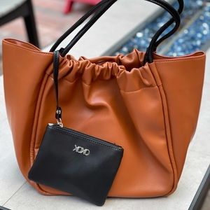 Available this caramel xoxo bag 🤩👜